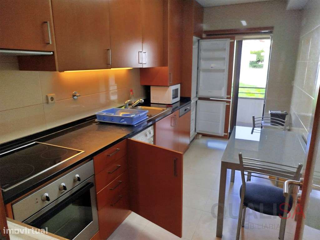 Apartamento T1 equipado e mobilado, com varanda e garagem perto da ... - Grande imagem: 2/23