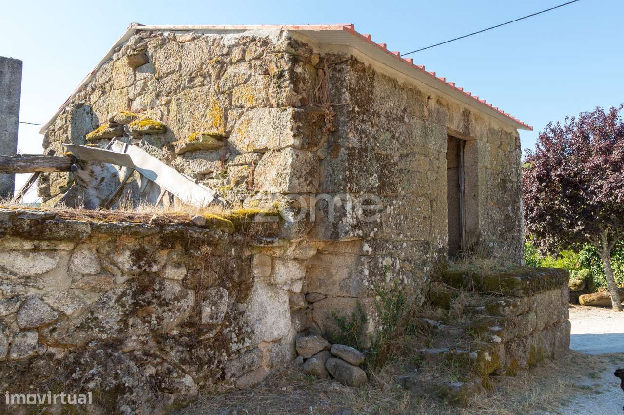 9 Terrenos urbanos com moradias em granito e 9 Terrenos rústicos. - Grande imagem: 2/48