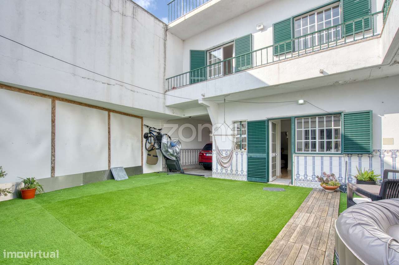 Moradia com terraço em Famões-16