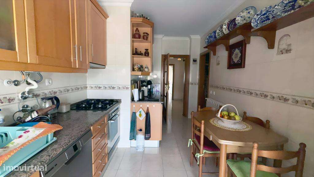 Apartamento T3 com lugar garagem-4