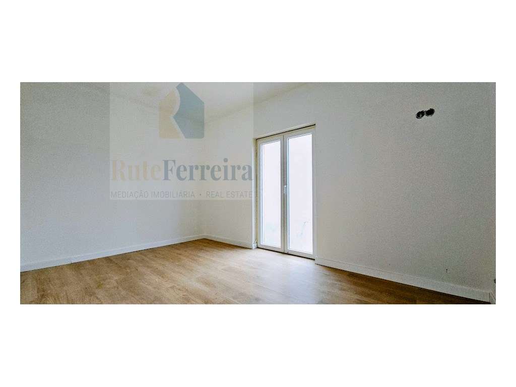 Moradia T2 em recuperação, Dois Portos, Runa!!-19