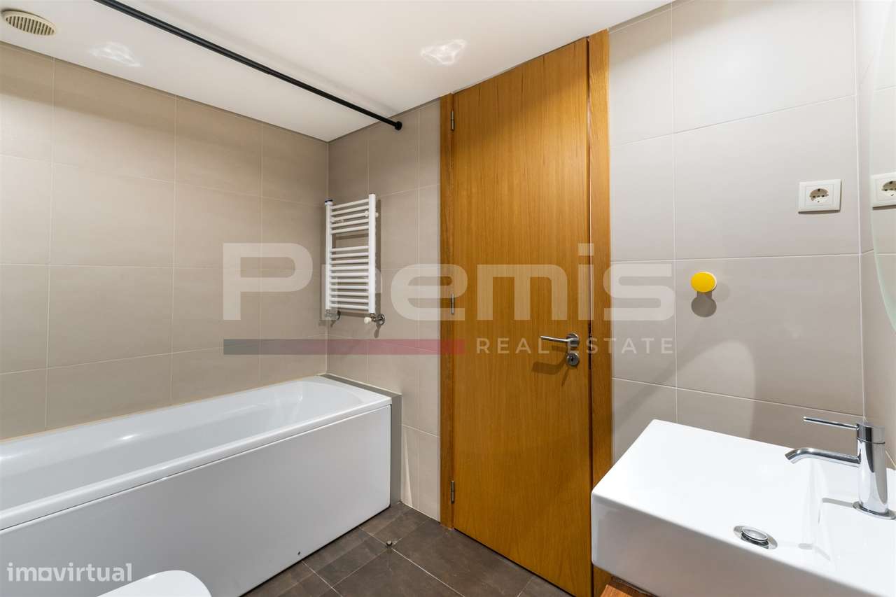 Moradia T5, com jardim e garagem para 4 carros, em Vila Nova de Gaia-28