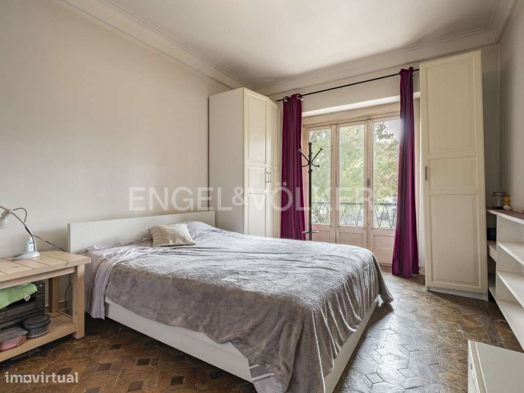 Moradia Isolada com Terreno de 1.300 m² em Alvalade-15