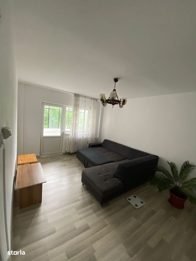 Apartament renovat cu 4 camere zona Aurel Vlaicu