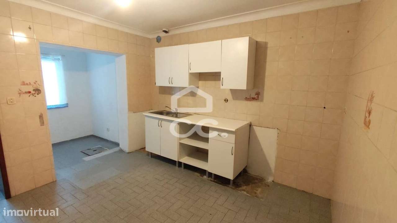 Moradia em Gaveto com Dupla Possibilidade: Habitação + Investimento em-20