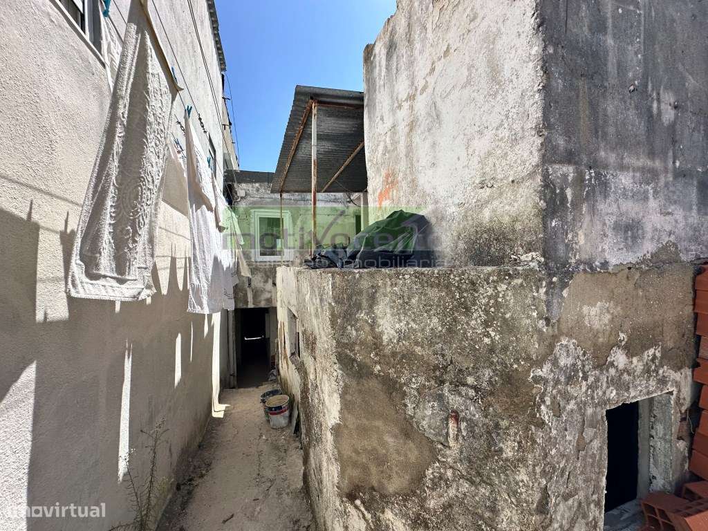 Prédio Devoluto com Grande Potencial de Reabilitação no Bairro da S...-14
