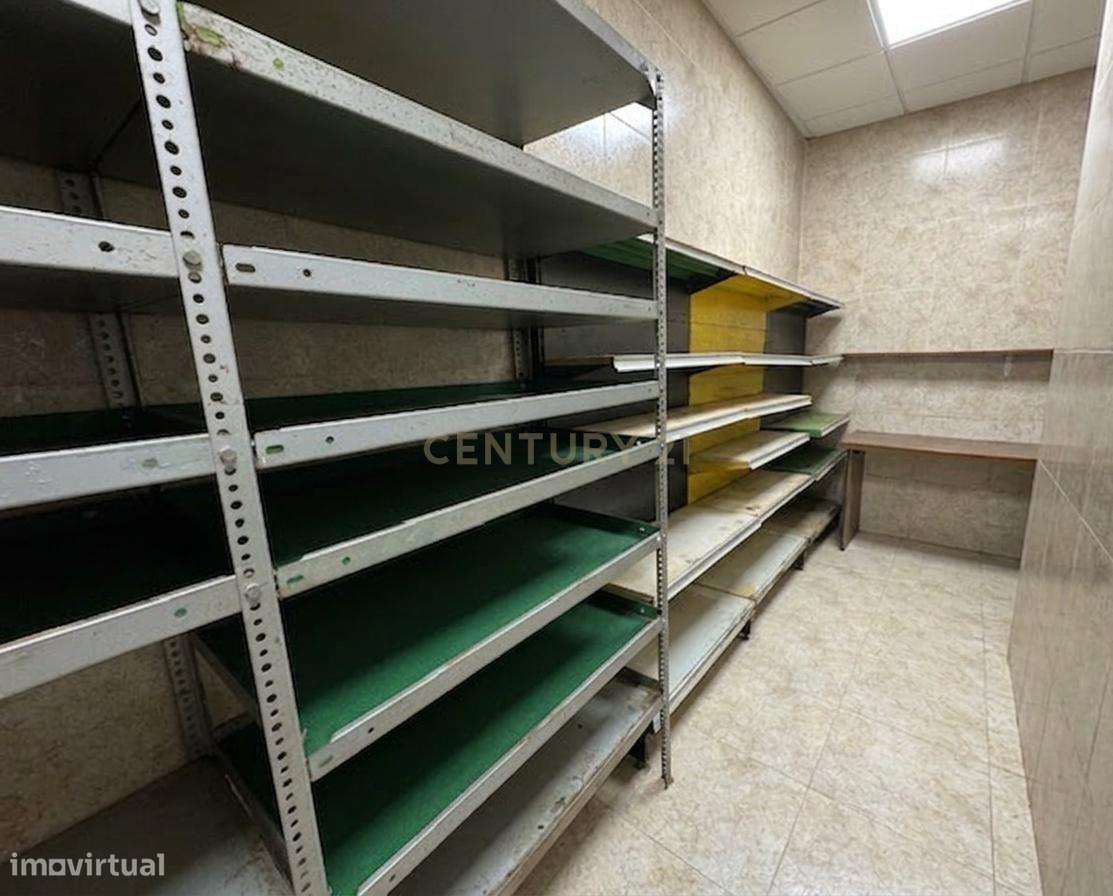 Loja Comercial à Venda em Queluz – Excelente Visibilidade e Potencial - Grande imagem: 5/9