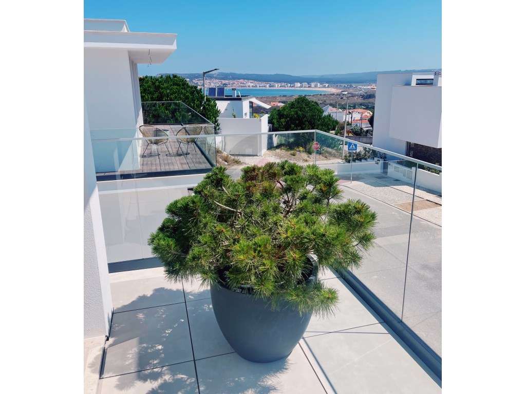 Moradia Contemporânea com Jardim e Piscina em Salir do Porto-3