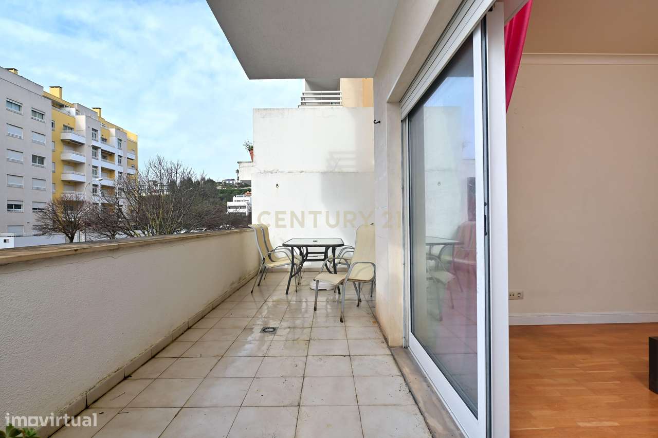 Apartamento 3 quartos, 3 WC, no centro dos Jardins da Parede, com vist-19