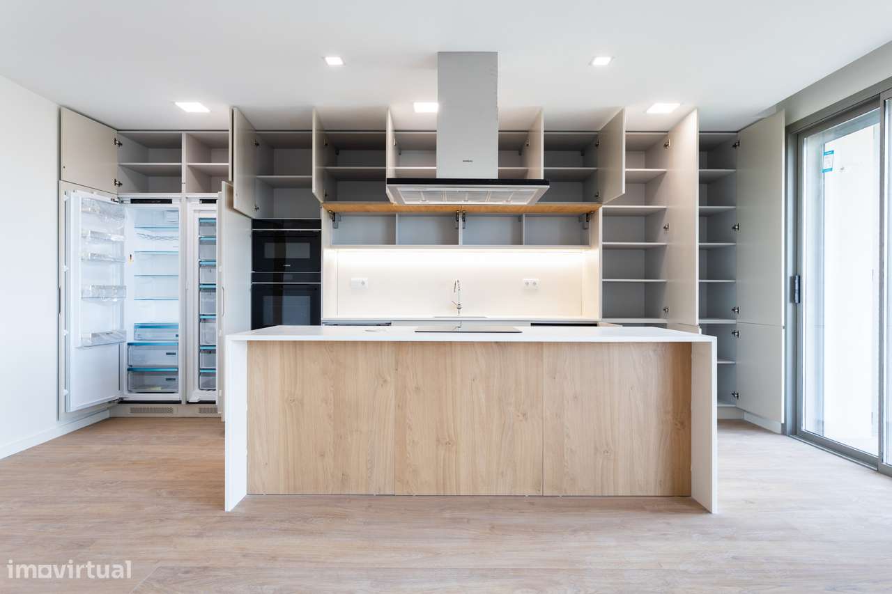 Apartamento T3 Novo a Estrear | 3 Suites | Vista Rio | Garagem Box | C-45