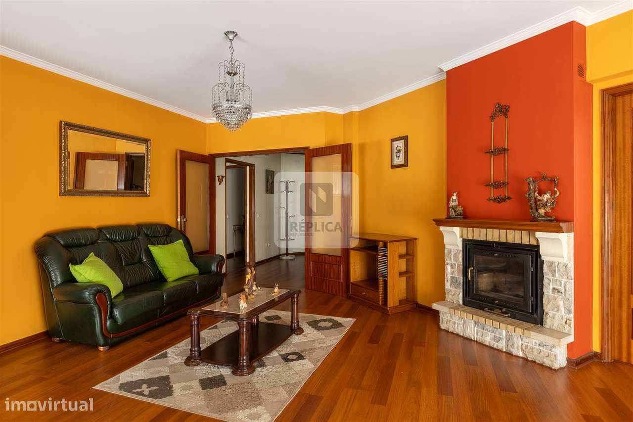 Apartamento T2 com varanda e Garagem em Matosinhos-7