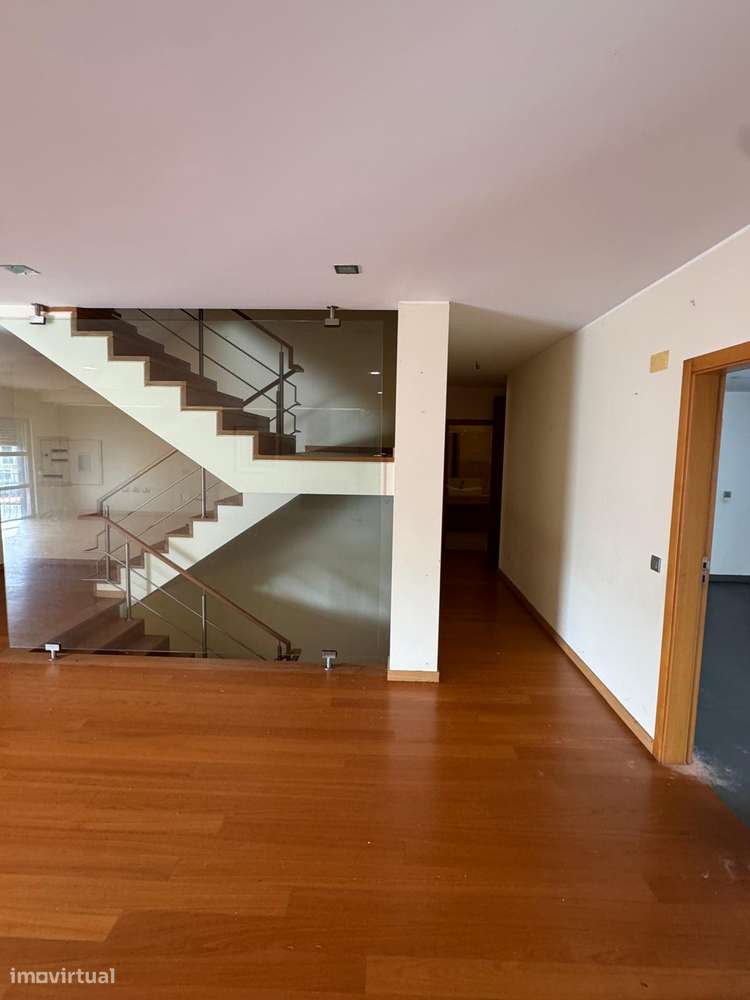 Moradia T5 com piscina, garagem e vista mar em Ericeira-34