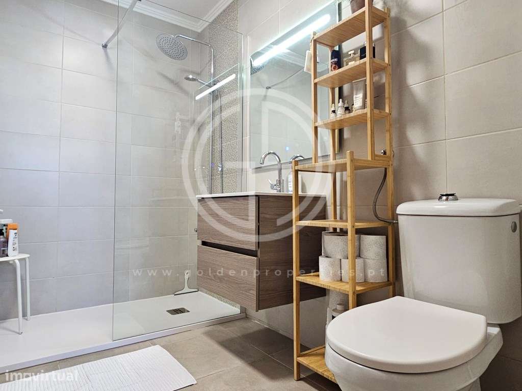 Apartamento T2 em Quarteira, com espaçoso terraço, e perto da praia-13