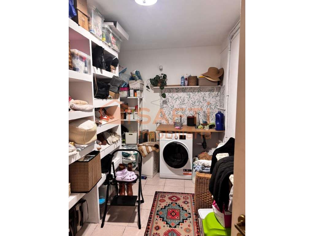 Moradia T5 com Piscina + Garagem para 3 Carros Oportunidade Imperdível-7