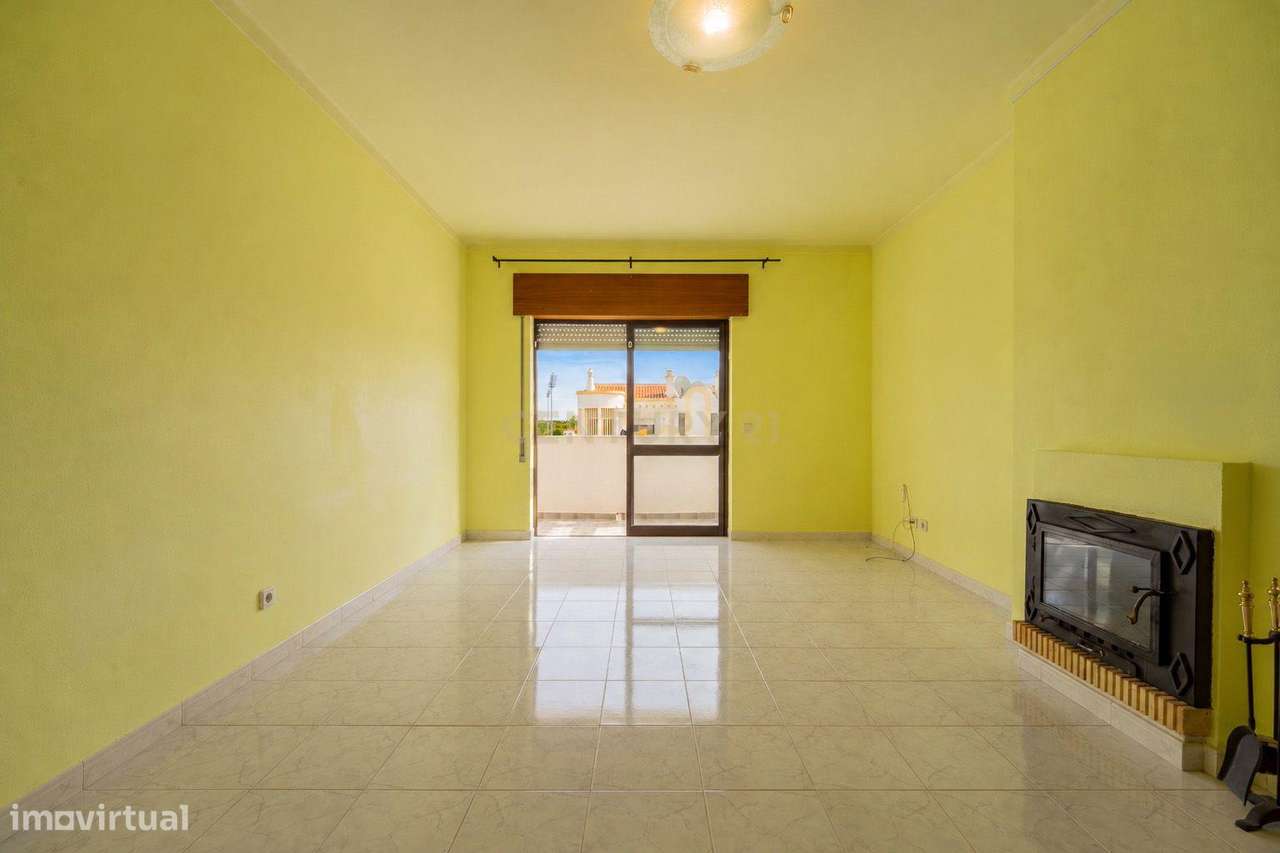 Apartamento T2 em Estômbar, Lagoa - Oportunidade Única!-2