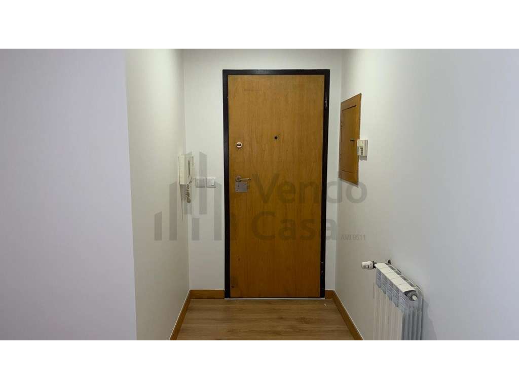 Vende-se T4 - Renovado- Braga Nogueiró - Grande imagem: 5/37