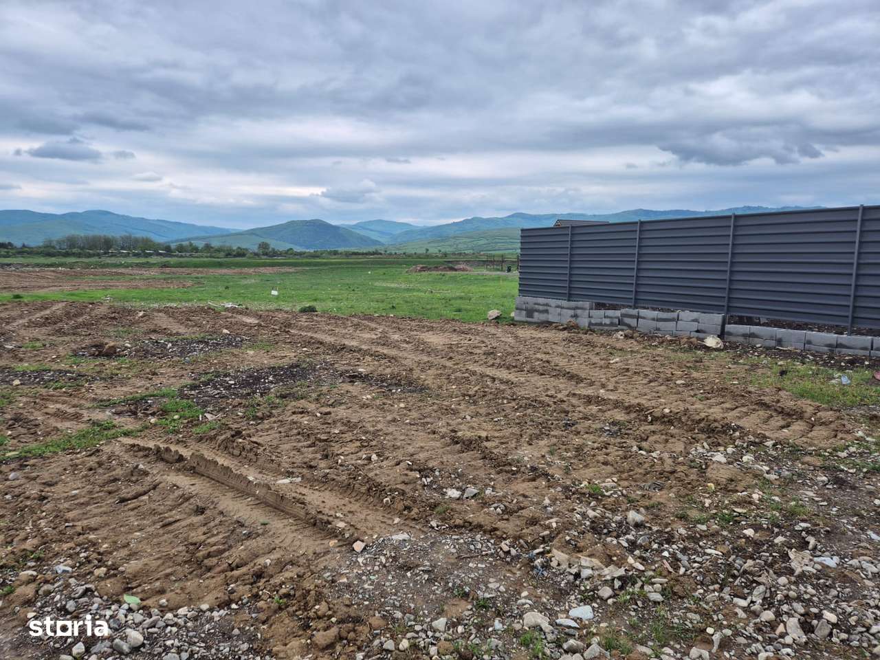 Teren 1450m- Carpinis/Tralungeni, intravilan - Imagine principală: 4/5