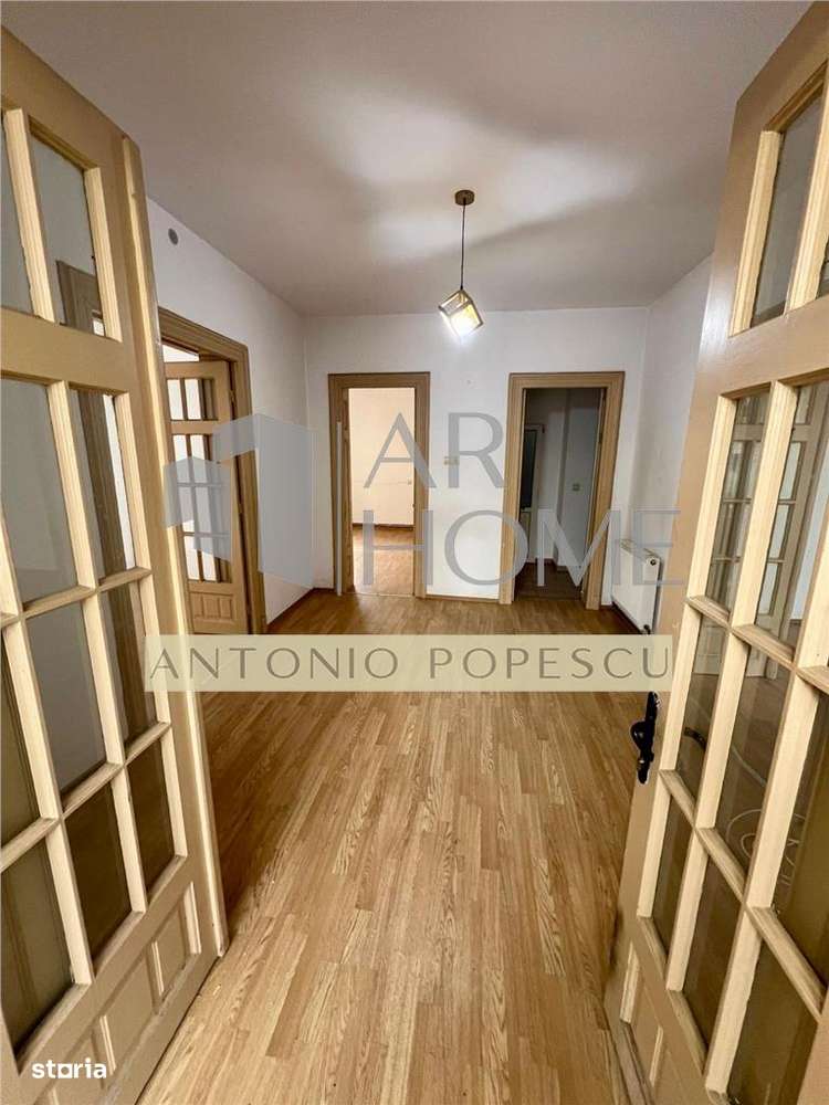 Vanzare casa D+P+M in Urlati, zona centrala. - Imagine principală: 2/15