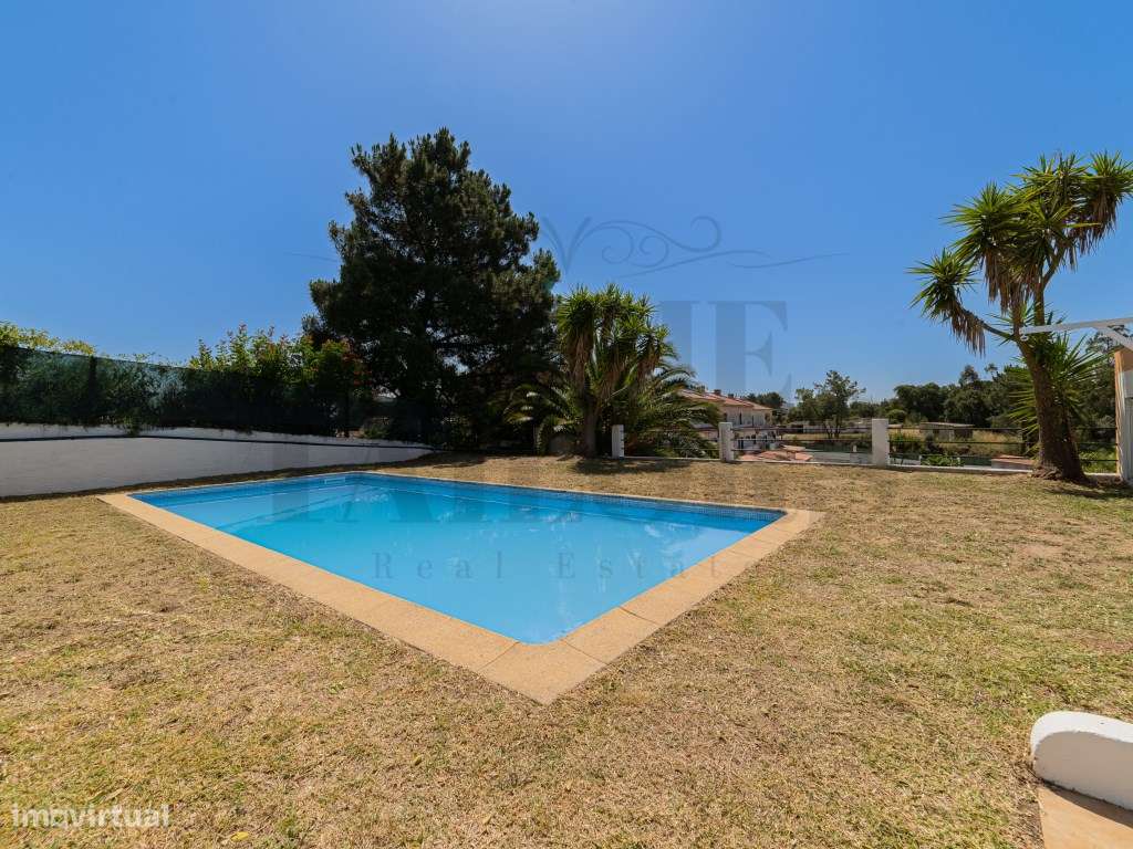 Moradia T4 com piscina-16