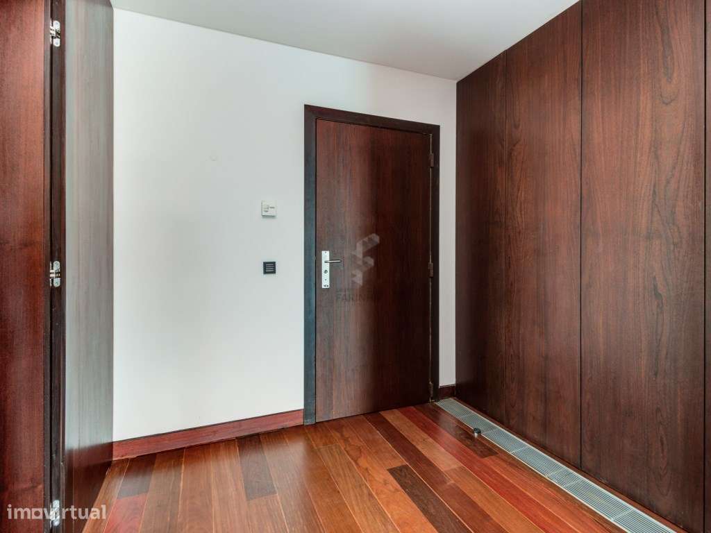 Apartamentos T4 de elevado padrão prontos a habitar, na zona nobre ...-12