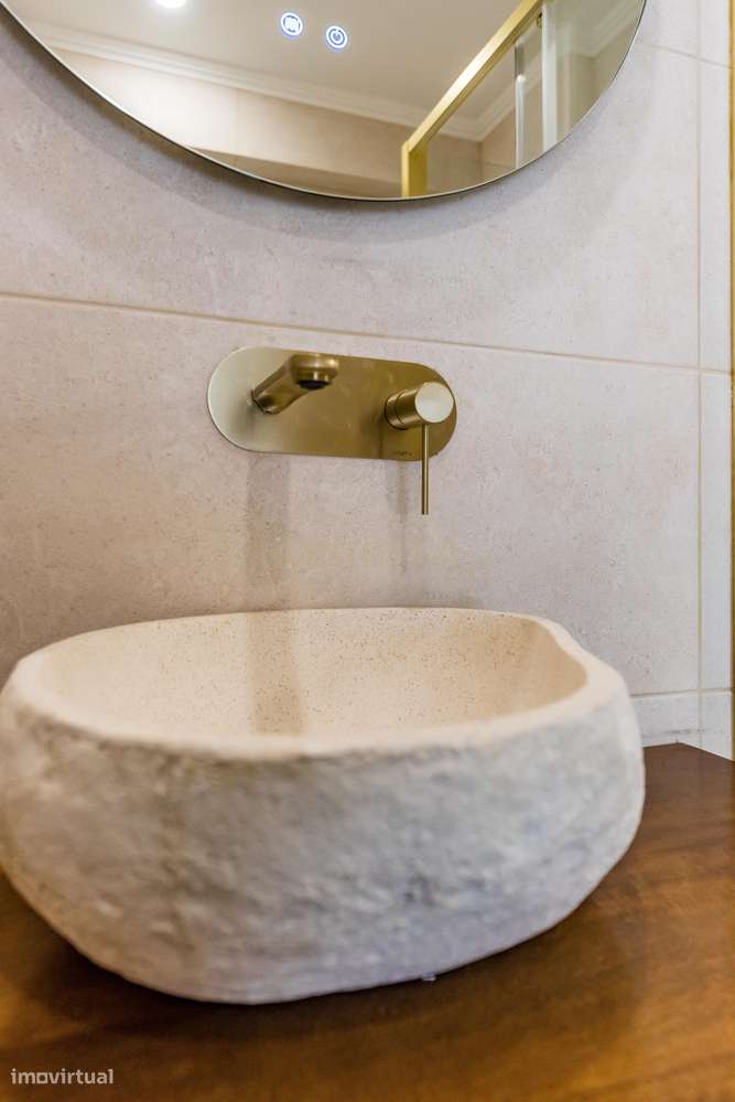 Apartamento T3 Totalmente Remodelado – Cova da Piedade, Almada-50