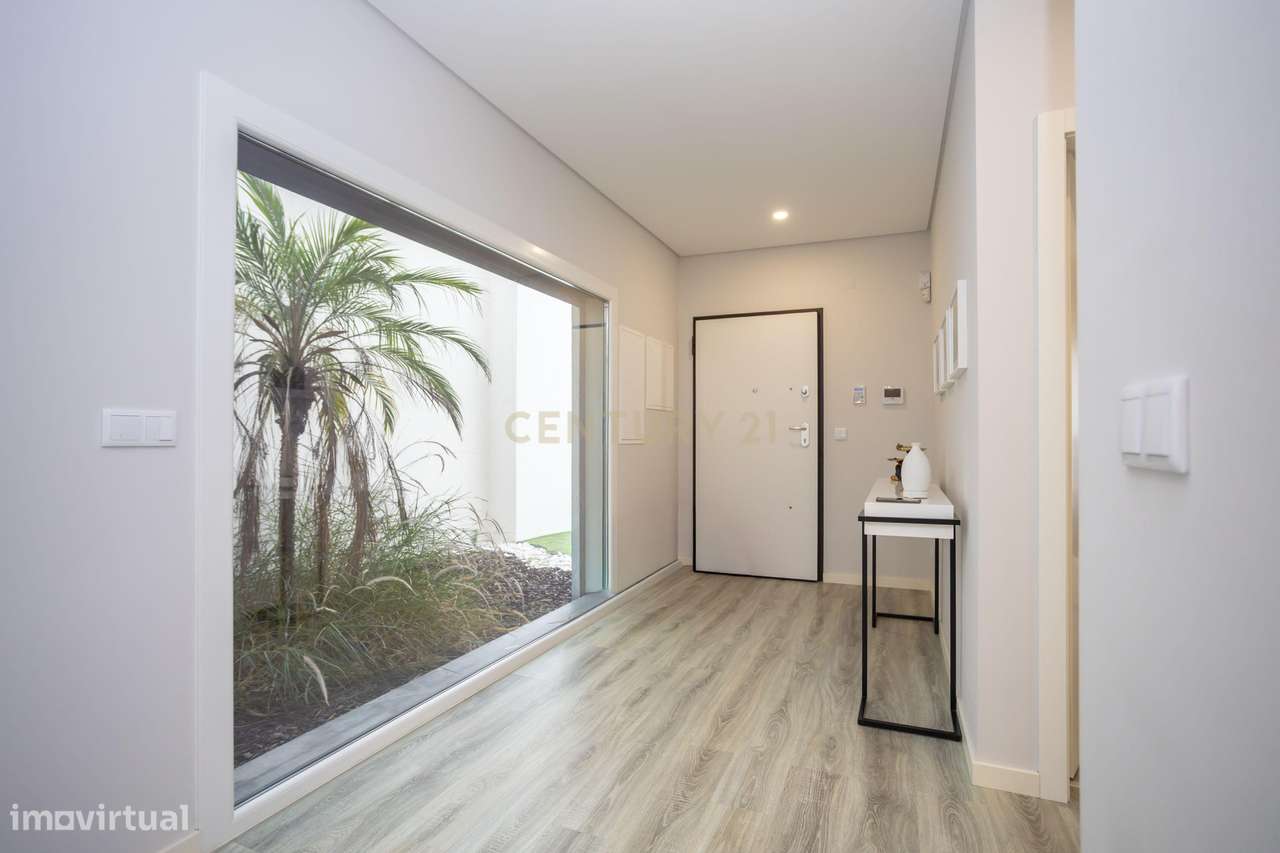 Moradia Isolada T4 de 2020, com piscina, num lote de 508m2 - Grande imagem: 5/60