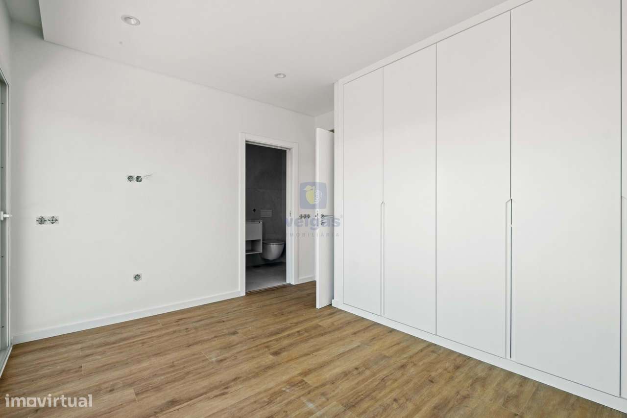 Moradia T5 Contemporânea com Piscina Aquecida – Santa Iria da Azóia-14