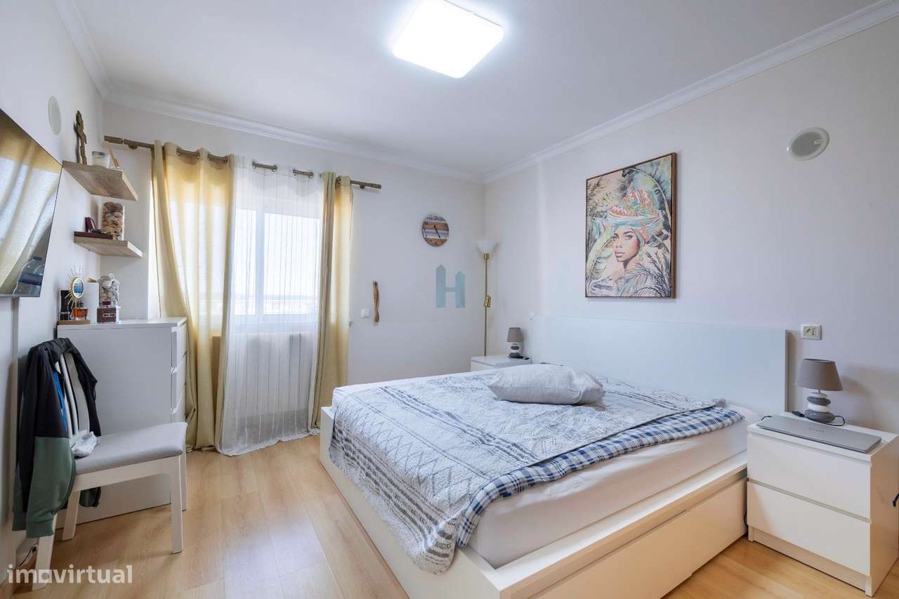 Apartamento T2 com Terraço e Sótão em Portimão-12