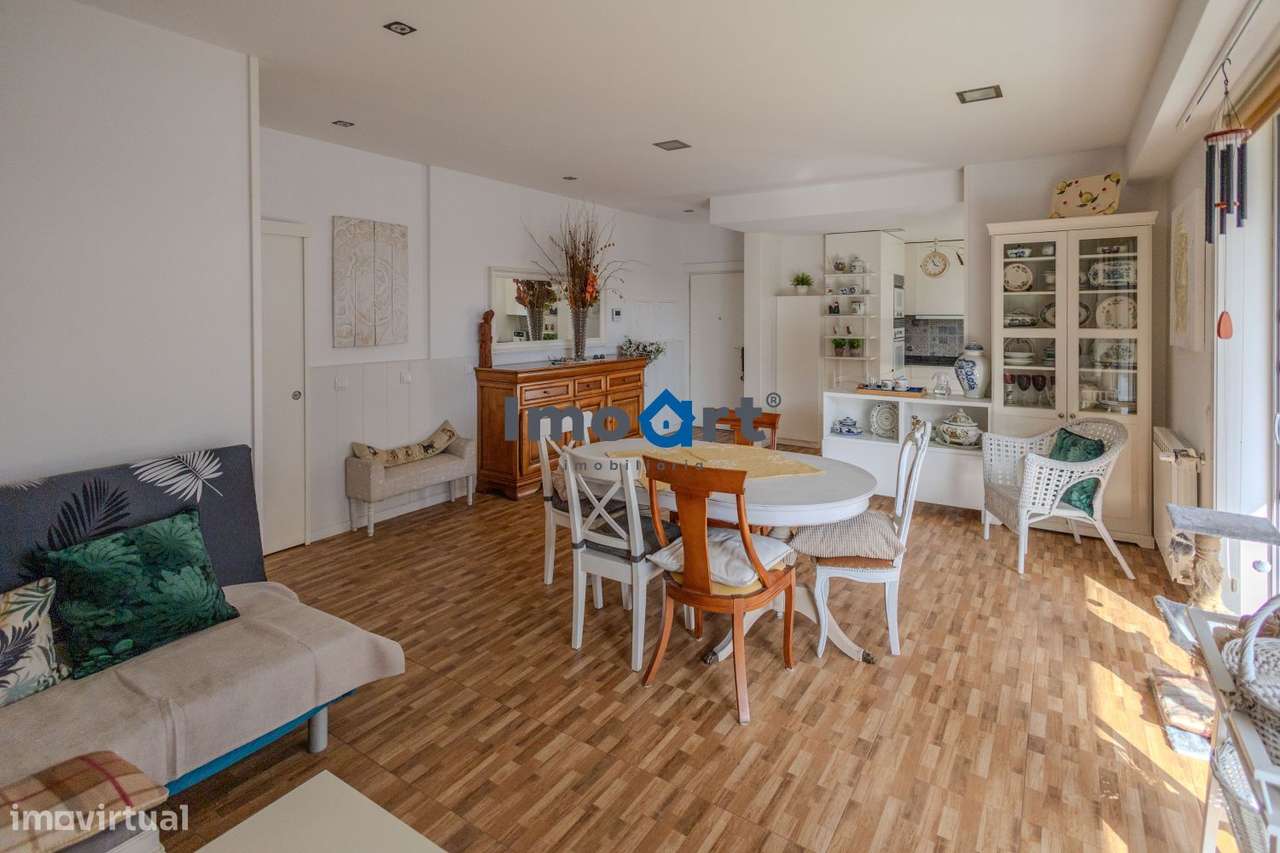 T2 RENOVADO COM VARANDA EXCECIONAL NA PRELADA !-23