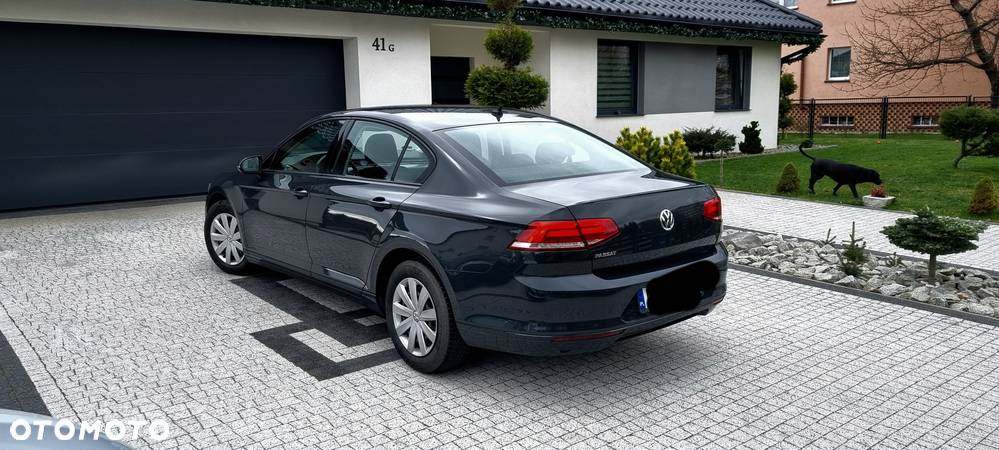 Volkswagen Passat - 1