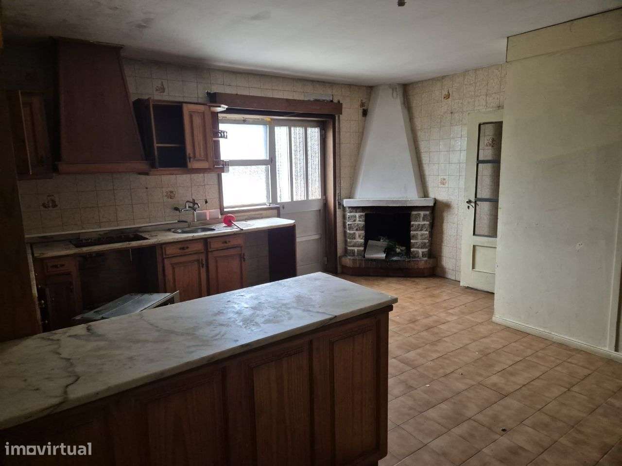 Moradia com Armazem em Santa Maria da Feira-9