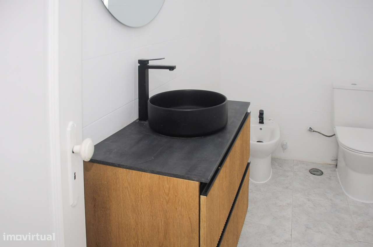 Moradia isolada de 6 assoalhadas com garagem - Zona tranquila-12