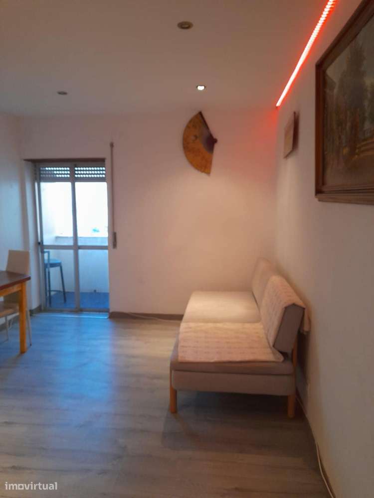 QUARTO DE 30M COM VARANDA E MINI SALA EM BARREIRO - CASQUILHO - Grande imagem: 5/15