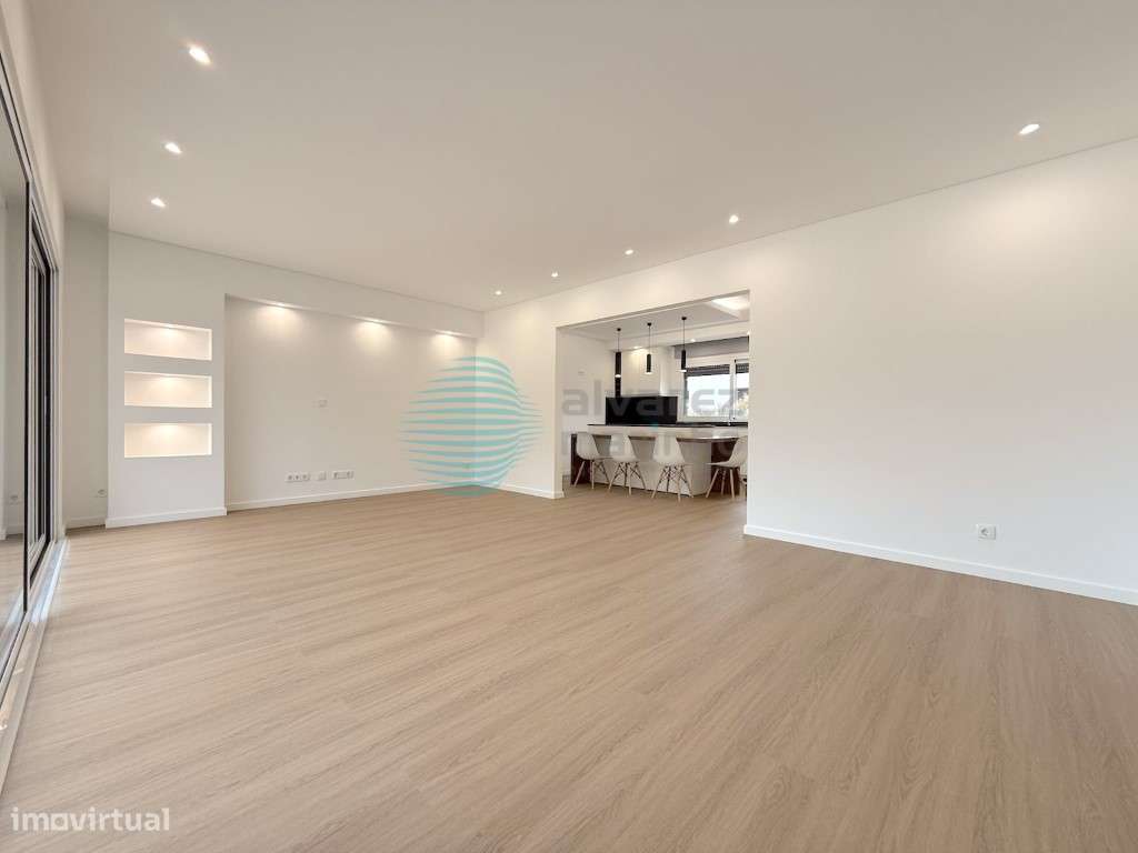 Moradia V3 de piso térreo, vista para o campo, perto da Benedita - Grande imagem: 4/53