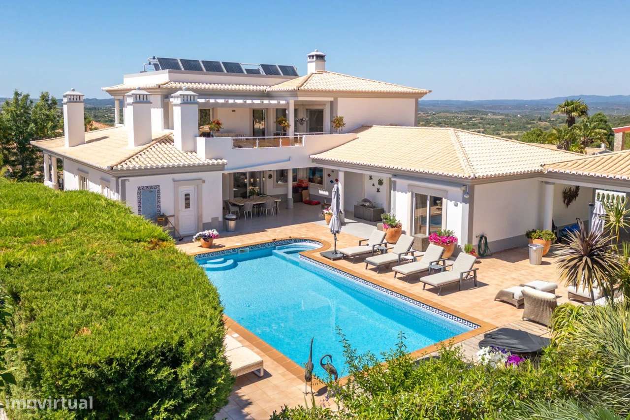 Moradia Familiar T3+1 com Piscina, Entre Lagos e Praia da Luz-0