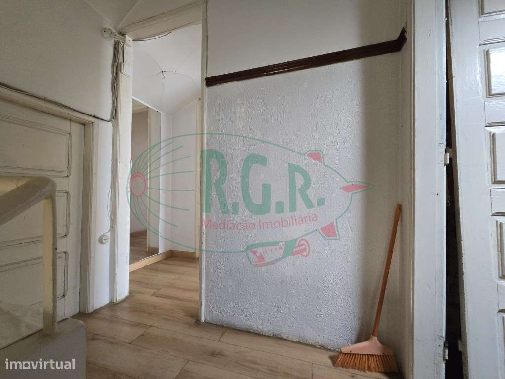 INVESTIMENTO - T5 Entrada Independente | Garagem | Peq. Quintal | C...-27