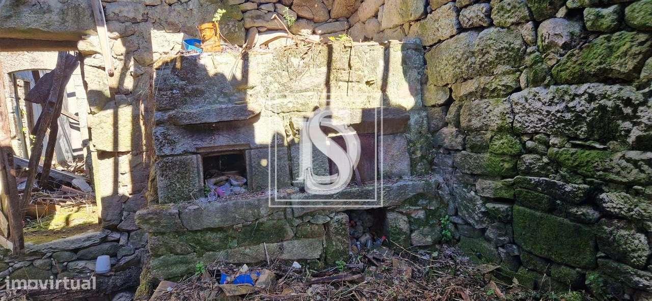 Moradia para Restaurar T3 situada em Campos, UDF de Ruivães e Campos,-19