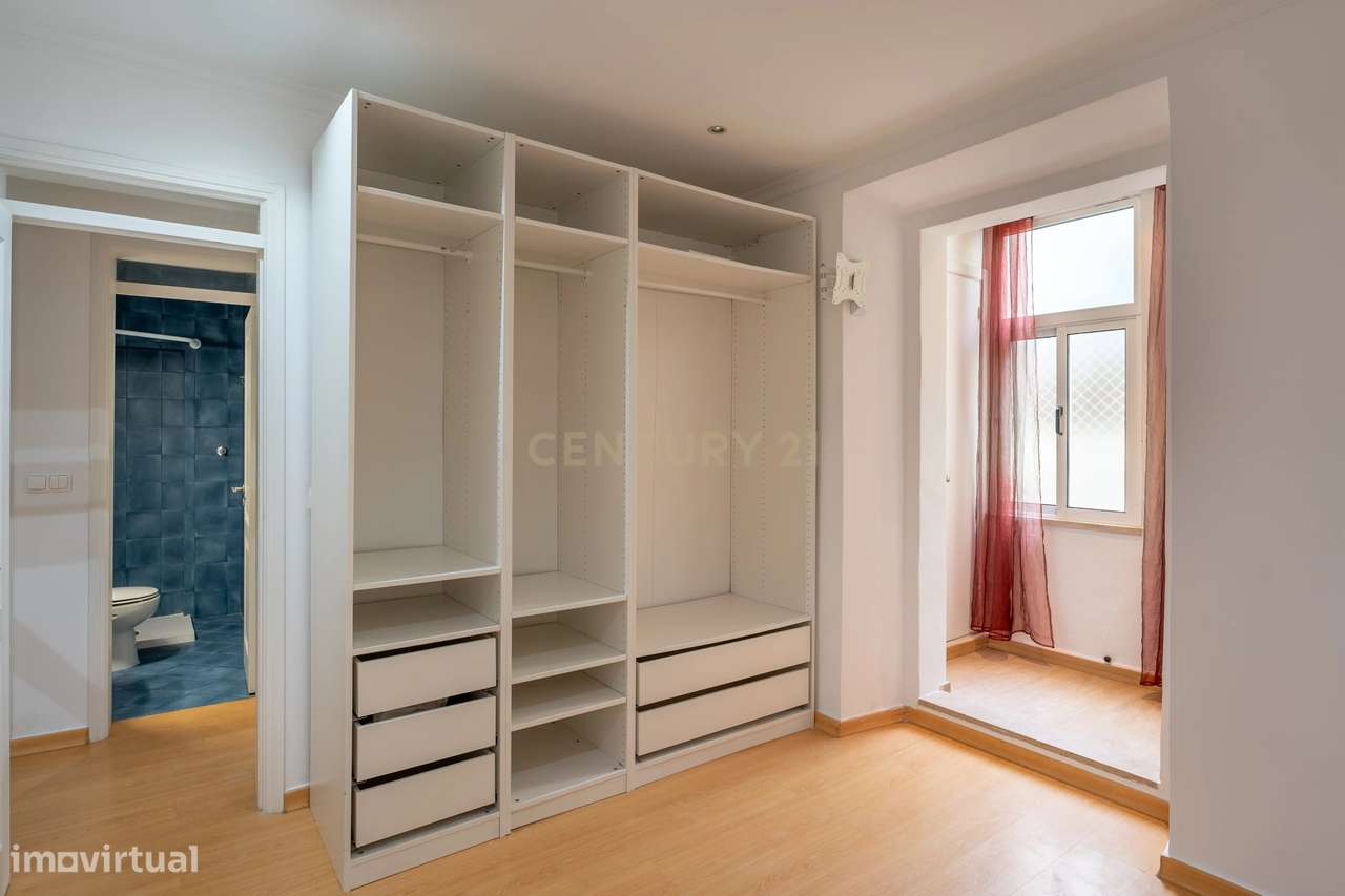 T2 em Campo de Ourique com Pátio de 23m²-10
