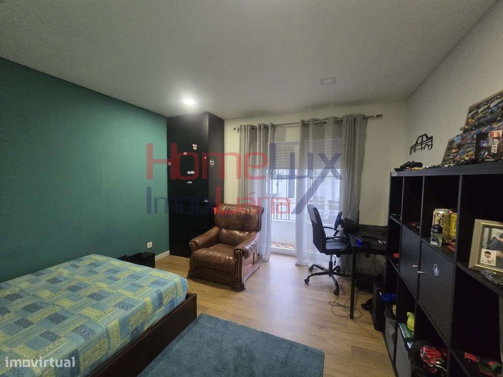 Andar Moradia T3 com Logradouro Privativo e Box para 2 carros !-18