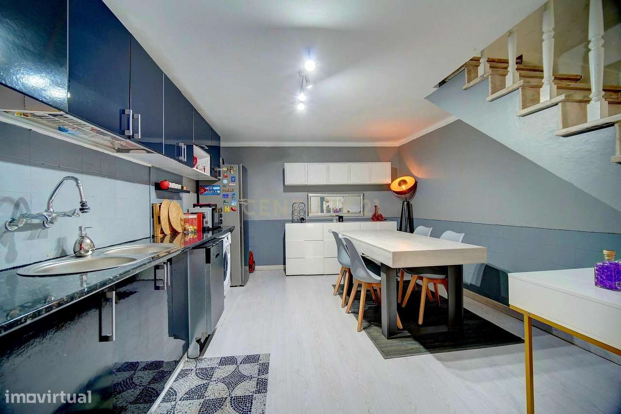 Moradia T2 Triplex no Coração de Odivelas - Grande imagem: 2/24