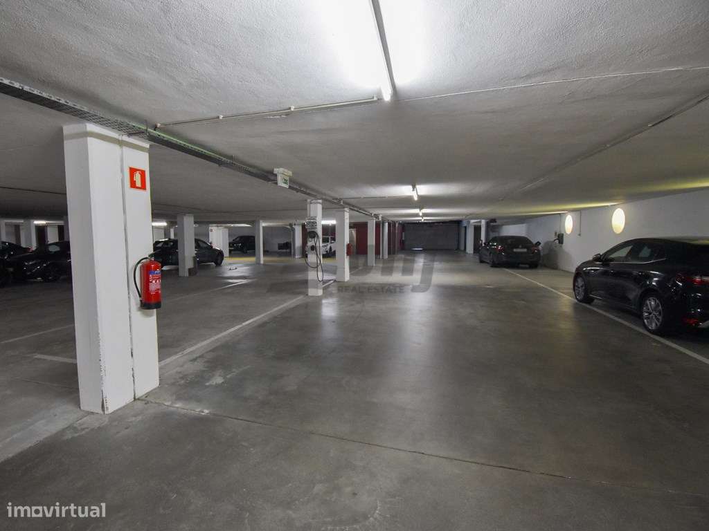 Apartamento T5 localizado no condomínio Jardim das Camélias - Gaia/...-39