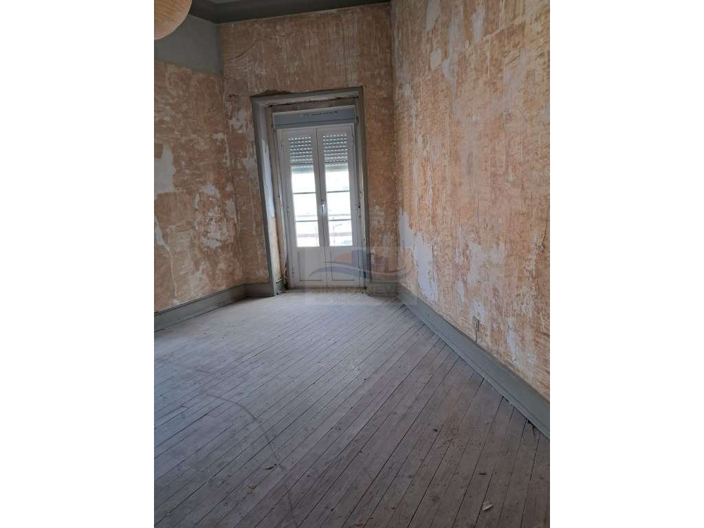 T1 na Amadora - Ideal para Investimento ou Remodelação! - Grande imagem: 4/12