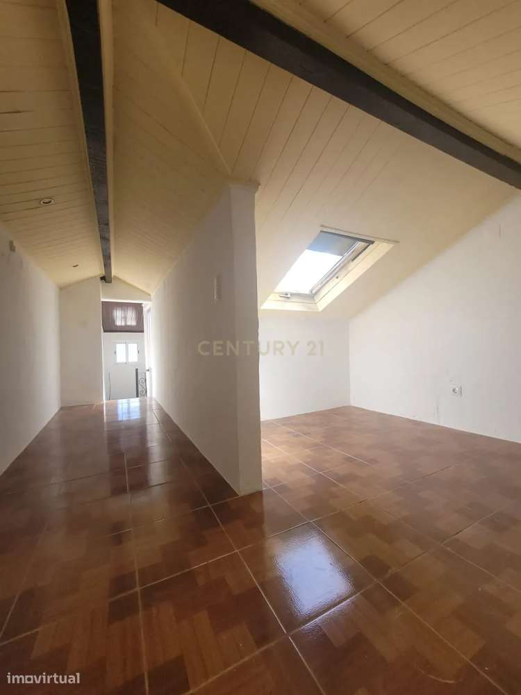 Moradia T2 em Vialonga-3