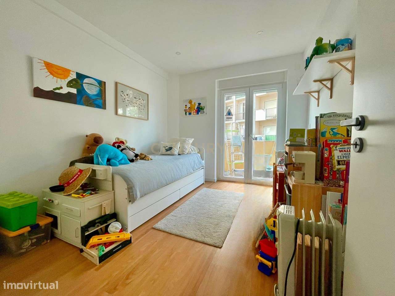 Apartamento T2 com Varanda em Localização Privilegiada-6