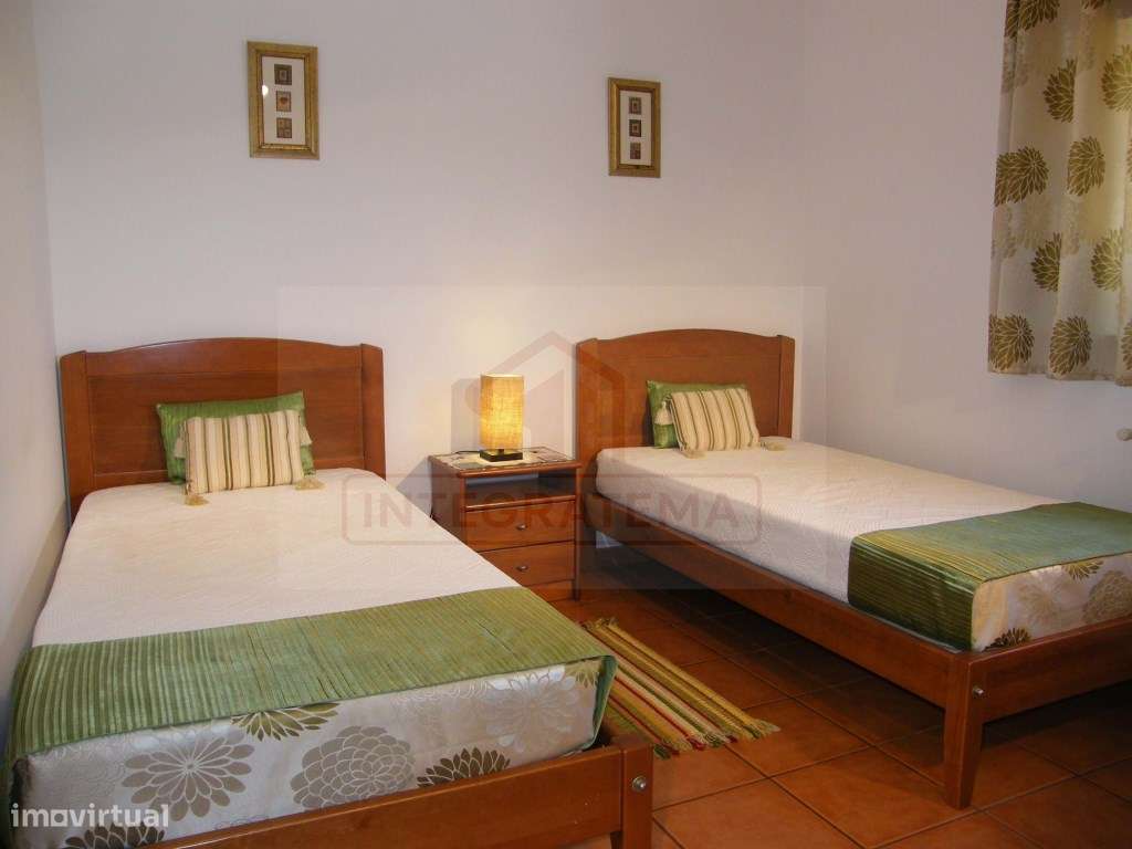 Moradia Tradicional Portuguesa com Piscina e Vistas Deslumbrantes-11