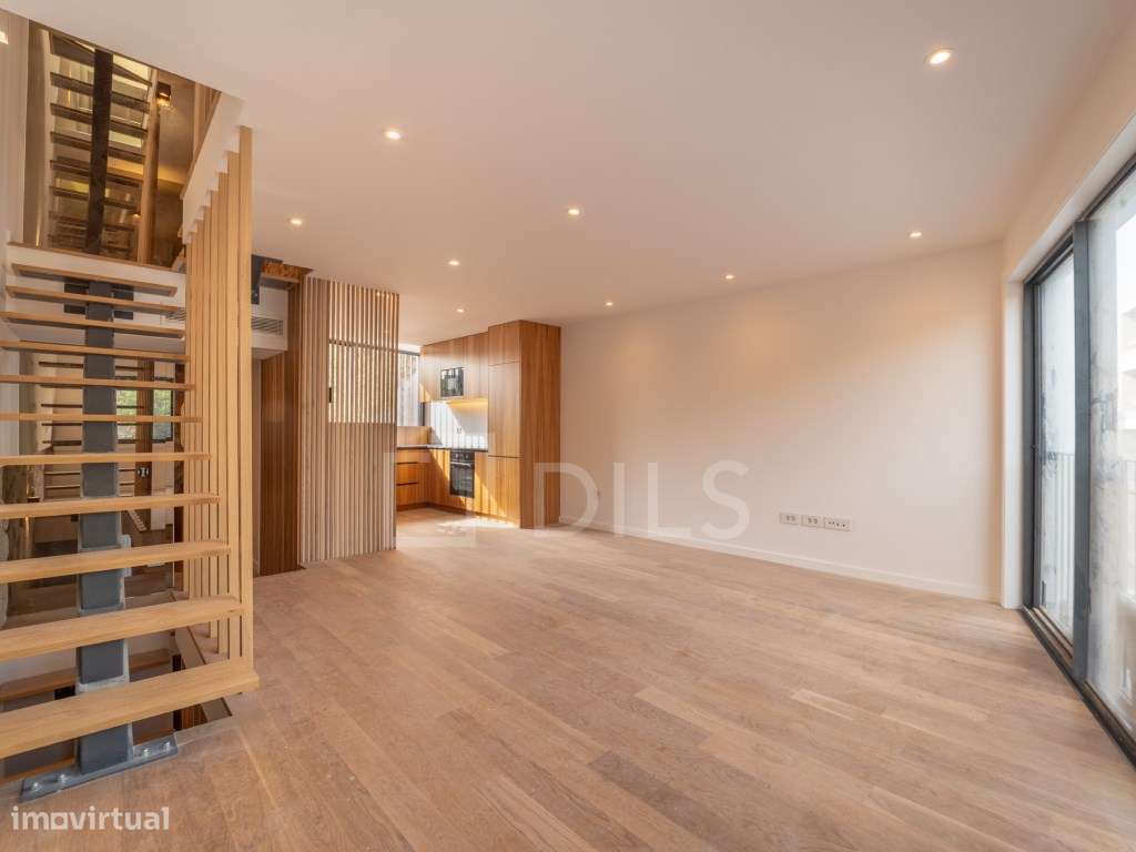 Moradia T4 com garagem situada na Miguel Bombarda, Porto - Grande imagem: 5/37