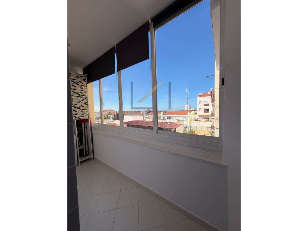 T2 Renovado e Mobilado a 300 metros da Praia-12