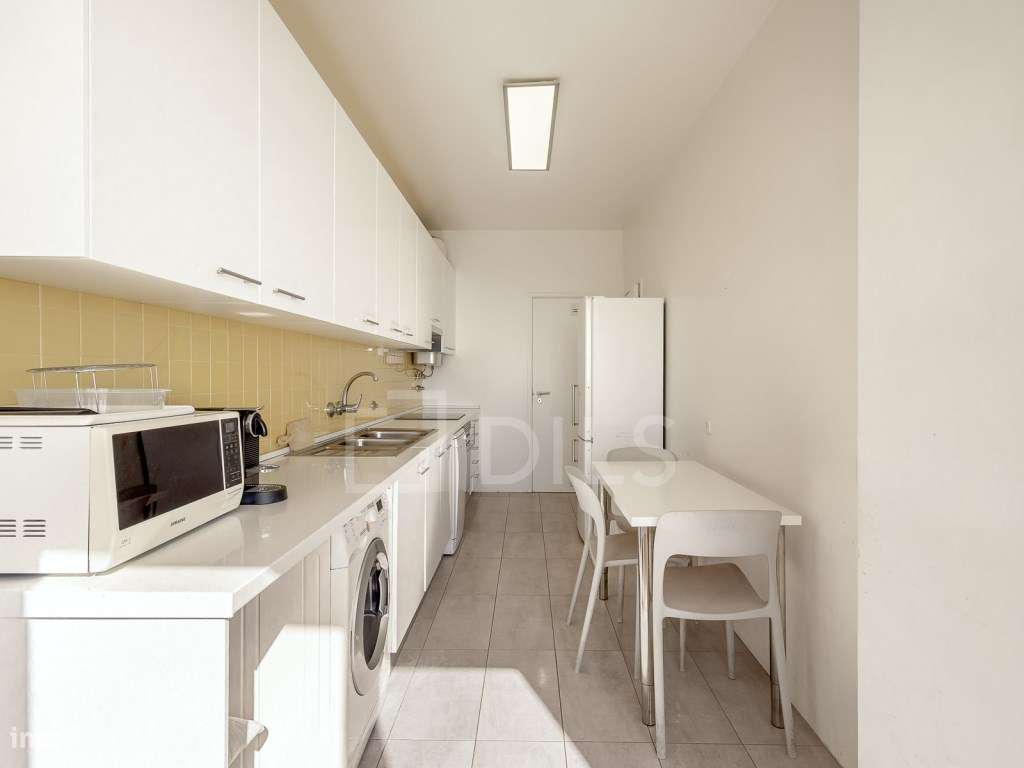 Apartamento T3 com garagem e vista rio, em Belém, Lisboa-7