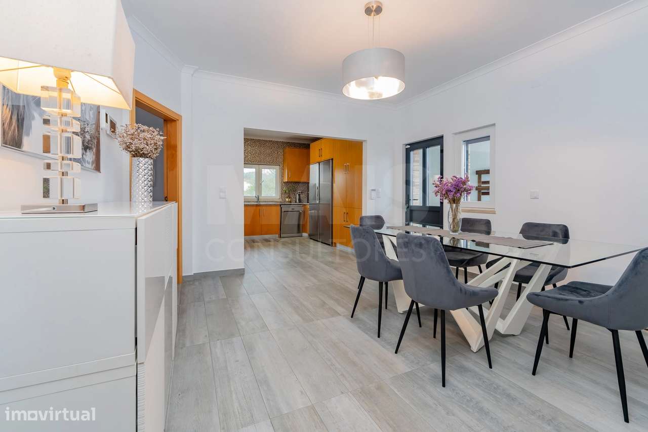 Moradia T3 semi-nova, estilo contemporâneo em Marinhais - Grande imagem: 2/32