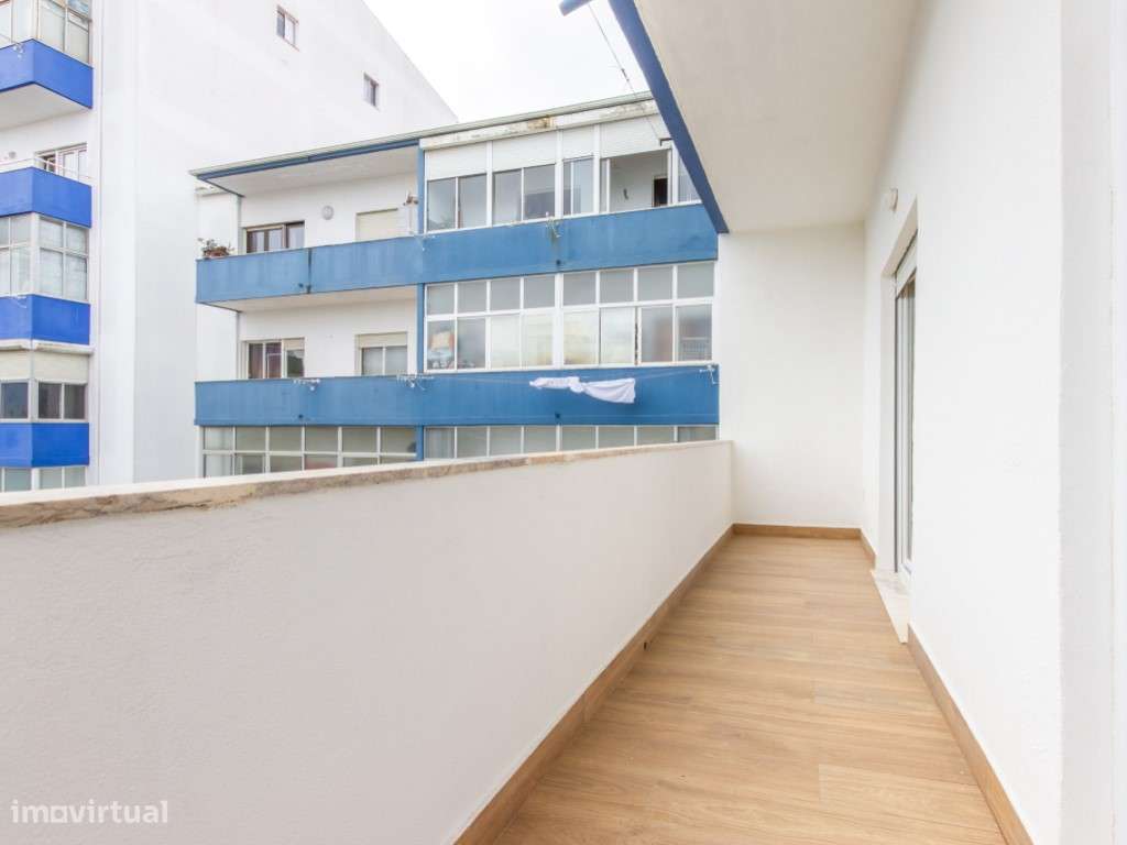 Onde a Luz Encontra o Design | T1 Remodelado com Varanda e Open Spa...-14